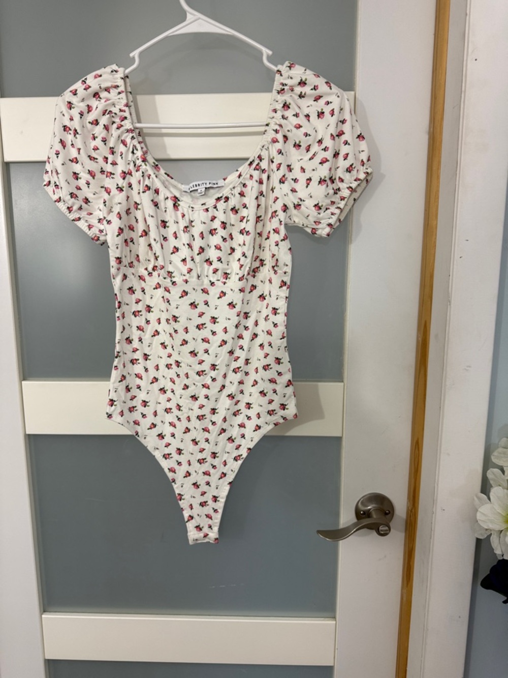 Celebrity Pink White Floral Puff Sleeve Bandeau Bodysuit with Red Rose Print